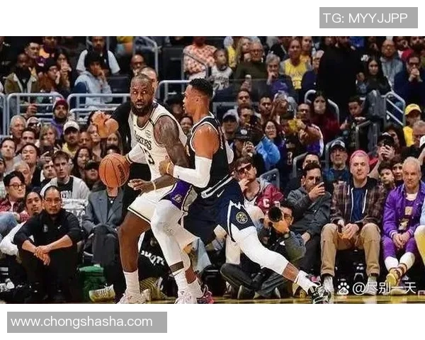 巴特勒领衔热火挑战湖人巨星对决精彩纷呈的NBA季后赛之夜 巴特勒领衔热火挑战湖人巨星对决精彩纷呈的NBA季后赛之夜